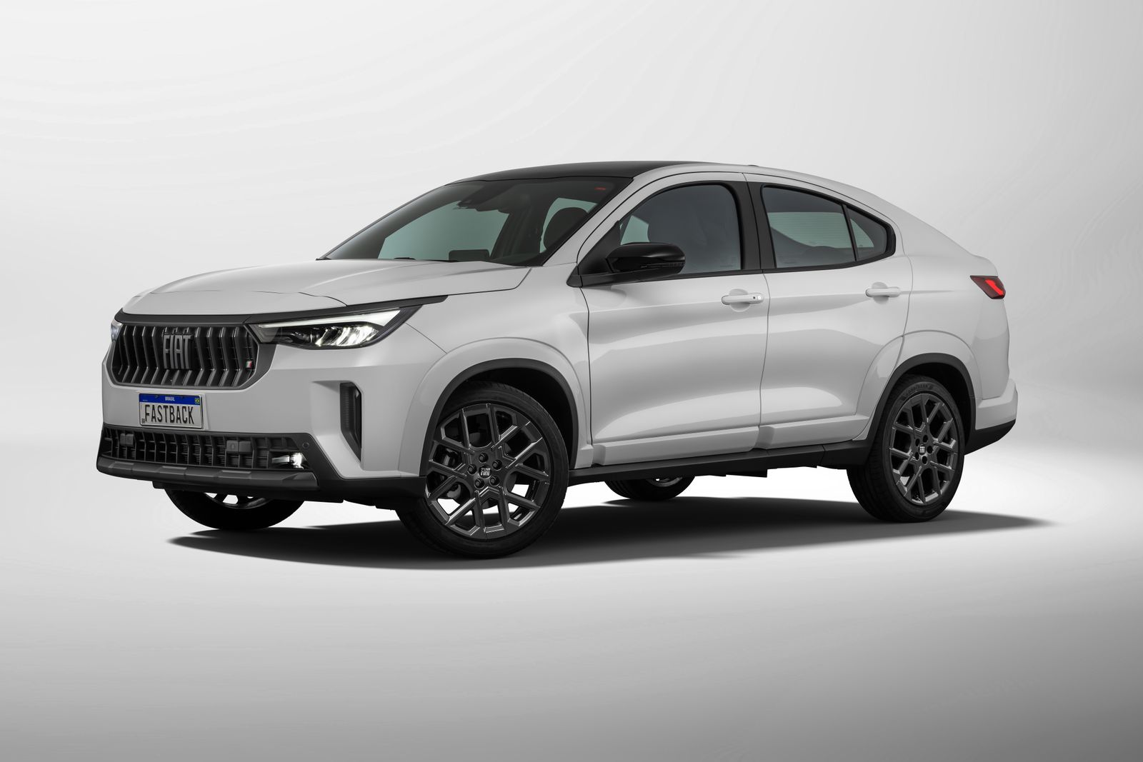 Fiat Fastback Impetus T200 MHEV 2026, topo de linha híbrido leve elegível ao Move Brasil
